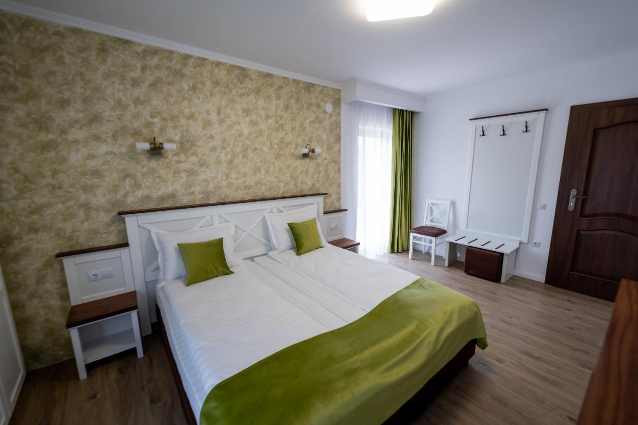 Evergreen Chalet Avrig Luaran gambar